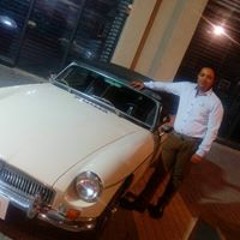 مصطفي مبارك