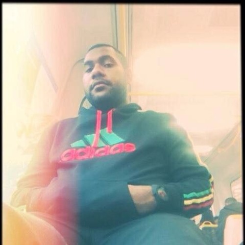 Dezine Feat. Danthy - Meri Manus