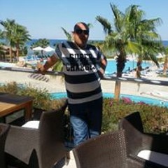 وليد اﻻشمونى