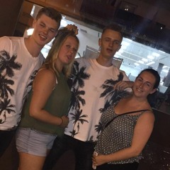 Feesmusiek