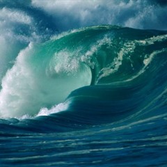 auf dem Meer sind die Wellen größer