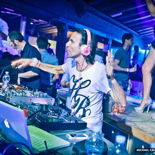 David Guetta vs Robert Miles vs M.L.King I have a titanium fable  Claude MashUp Room 110 Version