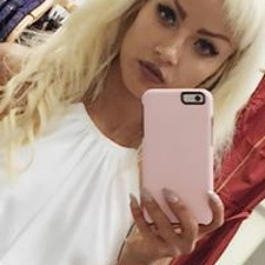 Roshanak Roxan