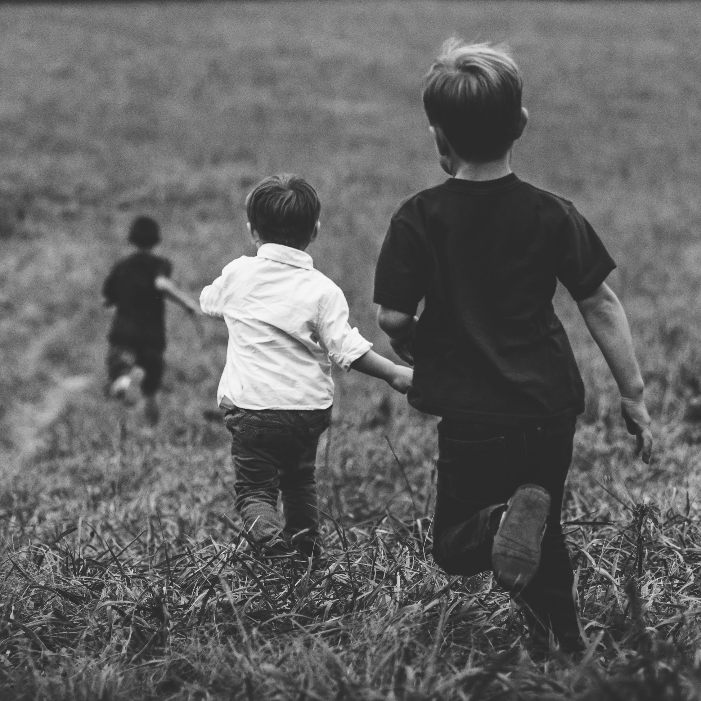 Картинки дети забыли про меня. Забыл про детей. Для детей. Обиженный мальчик. Уделять внимание детям.