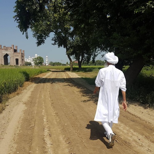 Suteya Tu Jaag Kahnu Lamiyan Ne Tanniyan