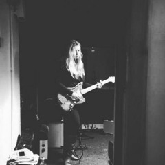 Zoë Mackay // Official