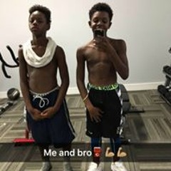 🤙🏽🤞🏽