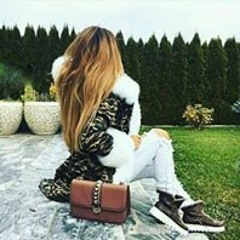 منوشه دي انا