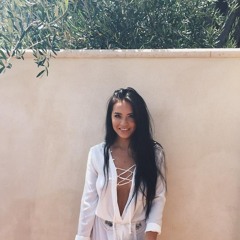 Julia Holden