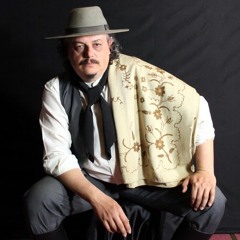 Adrian Maggi - Prensa