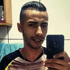Hariel segue o plano
