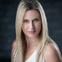 Lana Henchell, Pianist