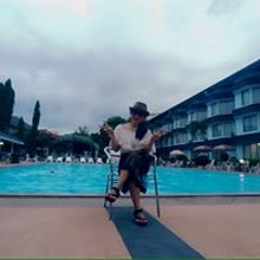 ຕອ້ຍ ແຟນເບວ