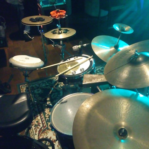 Jazz con Hibrido trio.