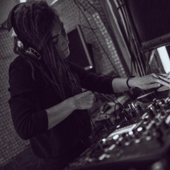 Dj Tetty | Teti Struts