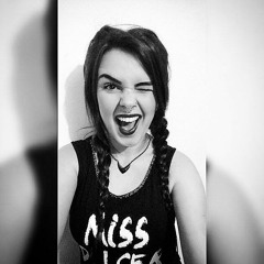 Letícia Muzzolon