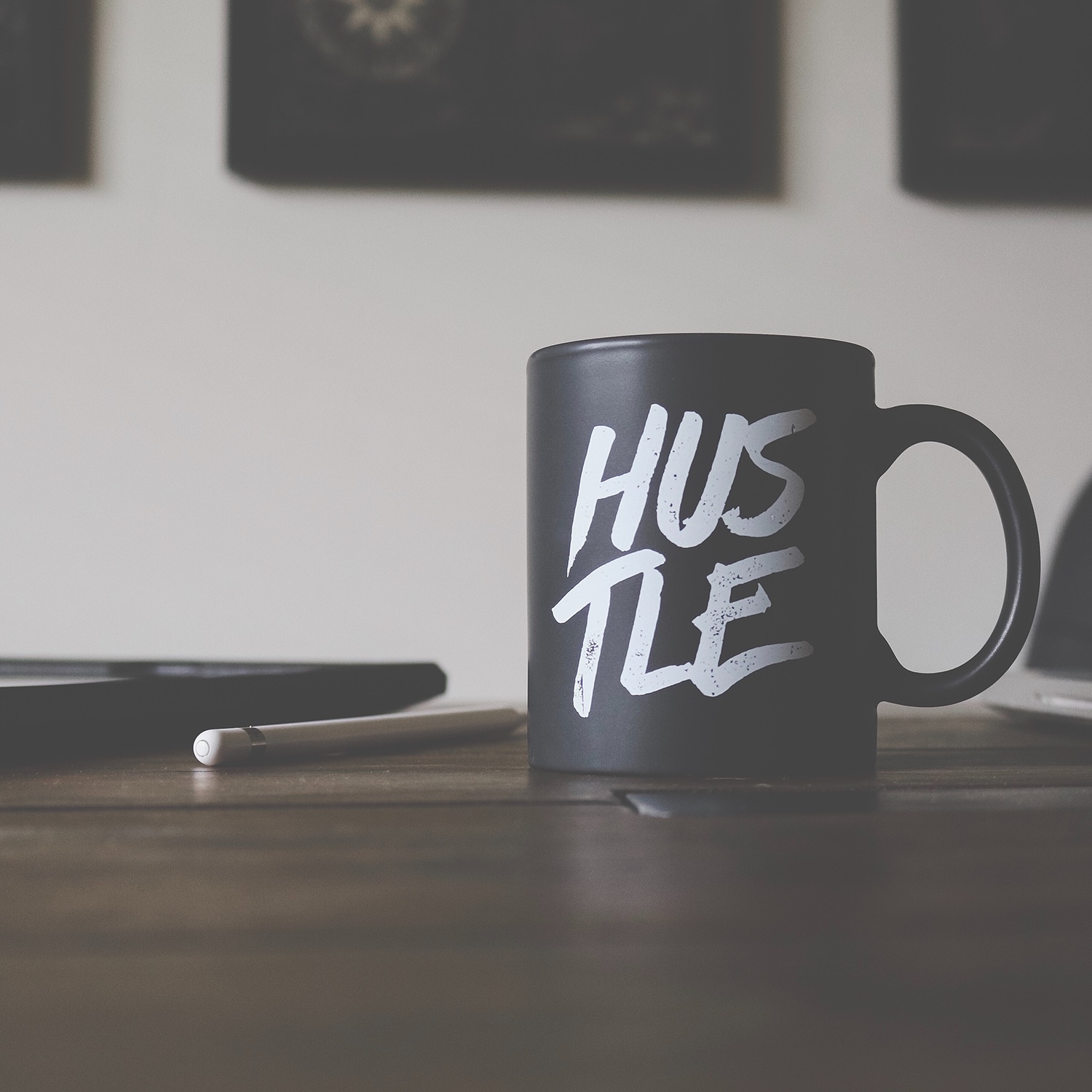 #Hustle Magazine Ep.003 The Rise of E-Sports, Twitch, Importance of Live Streaming and Bitcoin.