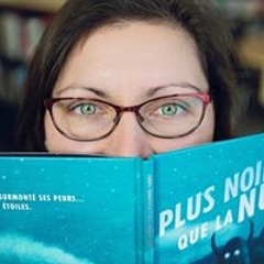 Julie Collin / Julie lit au lit