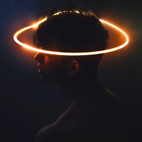 Đừng ai nhắc về cô ấy !