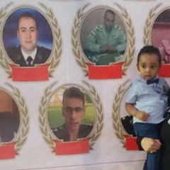 ٣