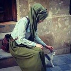 فتأة بالحجاب تعففت
