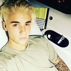 BlondeBiebs