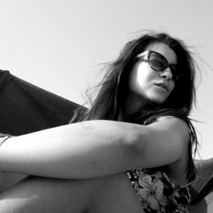 Ana Varela (Annie Honey)