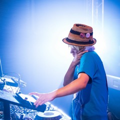 DJ Tomo