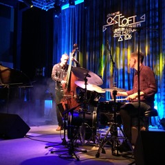 musicmusicmusicjazztrio