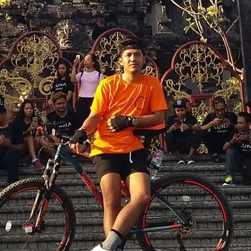 SOB - Kepalkan Tangan Kiri