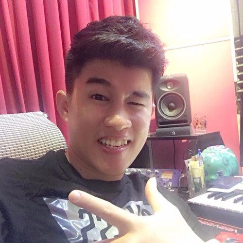 Stream Rôn Vinh(Red Studio) music | Listen to songs, albums, playlists ...