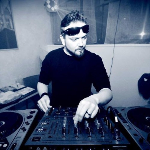 Efrem DJ’s avatar