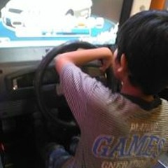 Timur Barat Berlainan