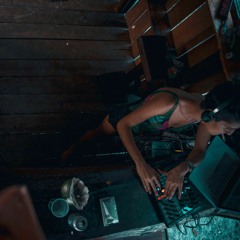 kötü kadın nesrin / la femme méchante