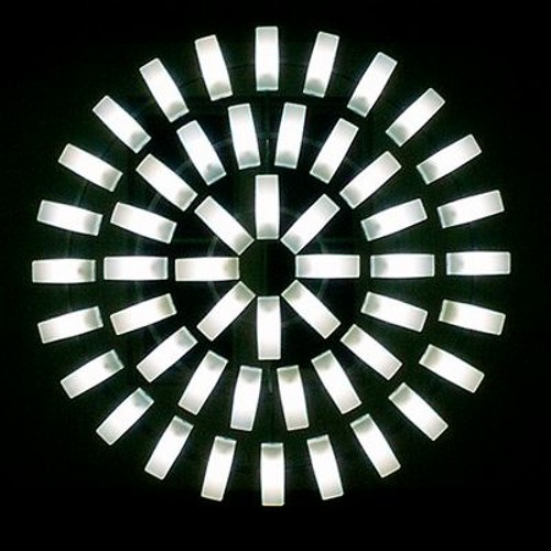 Centered responsive image