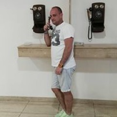 Robert Carlos Navares