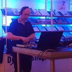 DJ08