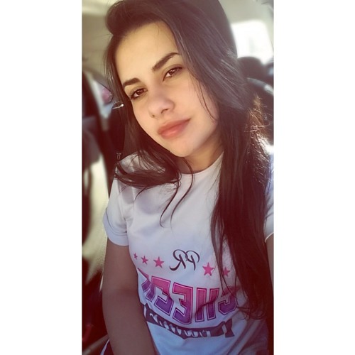 Larissa Pires’s avatar