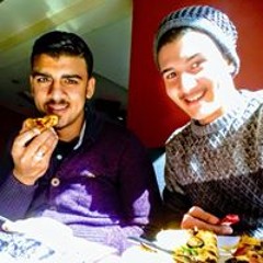 عايش ومش عايش