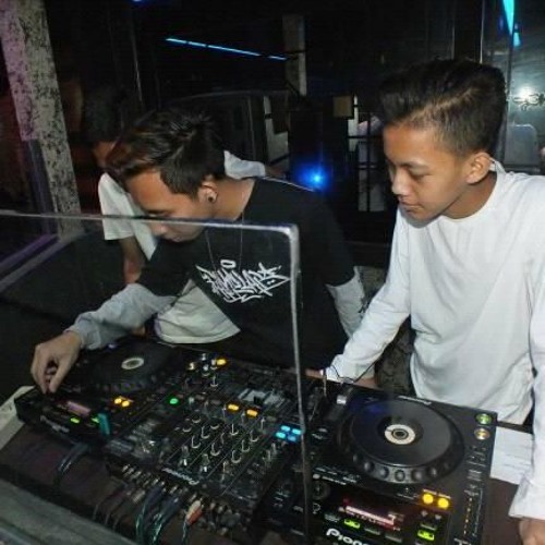 IWANALZEIN MIXTAPE #2 || A LITTLE WRONG