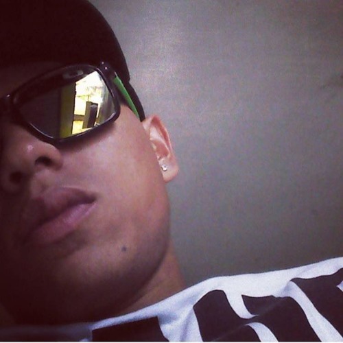 J Gonzale♪♪.. (Black)♫’s avatar