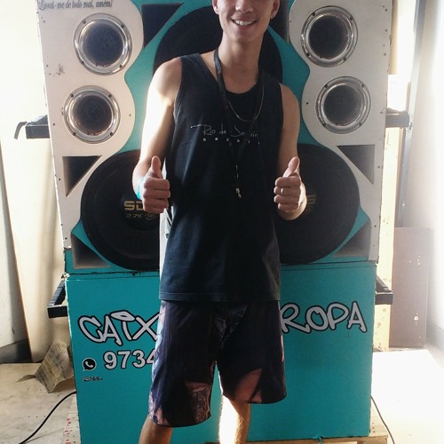 MC SACI E MC MANEIRINHO , ELA ACABA COM MINHA VIDA - DJ PH DA SERRA -