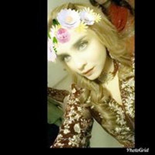 Momina Fakhar’s avatar