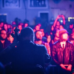 What if the world were in a drop of rain