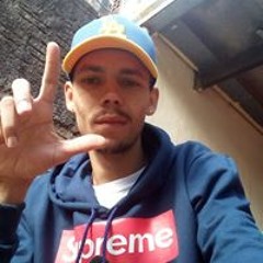 Renan Dos Embrazando