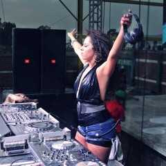 DJ Elena Aude
