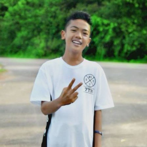Stream 凸denii Calestinoo凸 Parody Siti Badriah Lagi Syantik Full Version By 凸denii Calestinoo凸 Listen Online For Free On Soundcloud