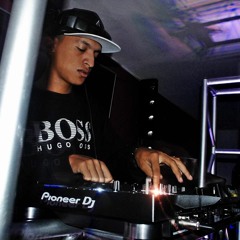 Daniel Bustamante Dj