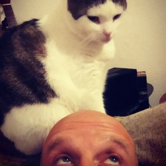 Deadmau5 i remember/Cutting Crew - i just died in your arms. Not the best mix.... But i was bored fancied doing a chilled thing