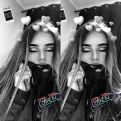 Chloe Holmes